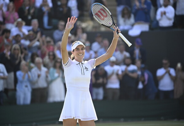 아일라 톰야노비치가 윔블턴 테니스 대회 경기 후 기뻐하고 있다. /연합뉴스