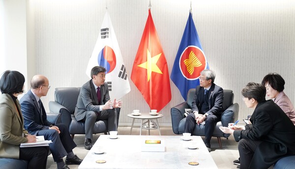 방세환 광주시장은 지난 17일 서울 종로구 소재 주한 베트남 대사관에서 응우옌 부 뚱(Nguyen Vu Tung) 주한 베트남 대사와 차담회를 가졌다./ 광주시 제공