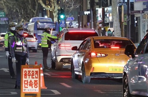 음주운전 단속 모습. /연합뉴스