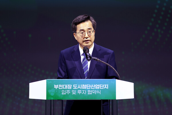 김동연 지사는 “그린테크노캠퍼스 유치를 계기로 경기도, 나아가 대한민국 성장을 견인하는 데 함께 힘을 모으도록 하겠다. 경기도와 부천시는 이번에 만들어지는 SK그린테크노캠퍼스를 적극적으로 지원하겠다”고 밝혔다./ 경기도 제공