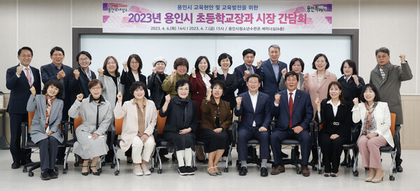 이상일 시장은 지난해 12월 26일 지역 초등학교 교장들과 1차 간담회를 연데 이어, 올해도 이틀에 걸쳐 관내 105개 초등학교 중 약 2/3에 해당하는 총 73개교 초등학교장과 직접 대화하는 자리를 가졌다./ 용인특례시 제공