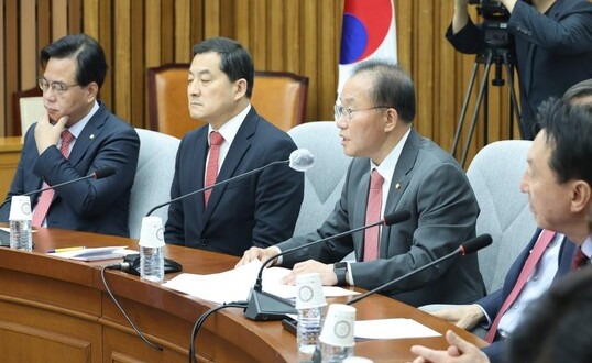 윤재옥 국민의힘 원내대표가 11일 오전 국회에서 열린 원내대책회의에서 발언하고 있다. /연합뉴스