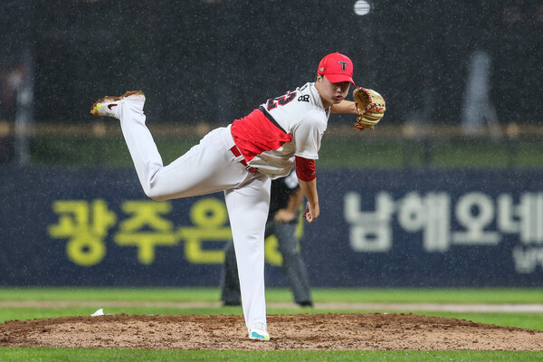 KIA 타이거즈 정해영(가운데). /KIA 제공