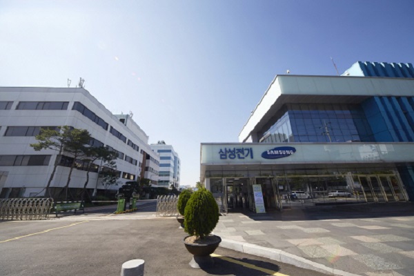 삼성전기가 이해관계자의 가치를 창출하고, 지속가능한 성장과 회사 가치를 제고하기 위해 '더 나은 지구와 생명을 위한 지속가능한 도전'이라는 비전 아래 ESG 경영을 실천하고 있다. 경기도 수원 삼성전기 본사 전경. /삼성전기 제공