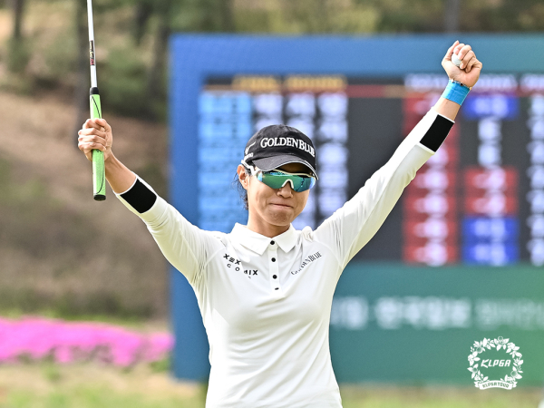 이주미는 정규 투어 148번째 대회에서 우승 상금 1억8000만 원의 주인공이 됐다. /KLPGA 제공