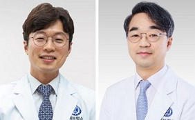 왼쪽부터) 송경철·채현욱 교수/제공=연세의료원
