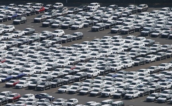 수출 기다리는 완성차들. / 연합뉴스