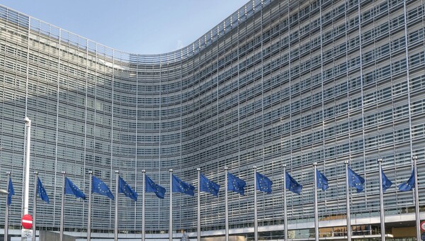 EU 반도체법은 2030년까지 민간 및 공공에서 430억 유로(약 62조원)를 투입해 EU의 글로벌 반도체 시장 점유율을 20%까지 확대하는 것을 목표로 하고 있다. / 연합뉴스 제공