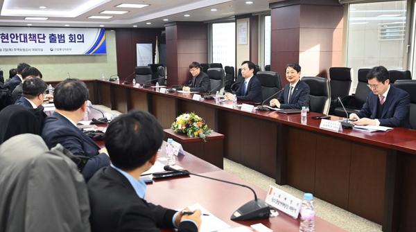 EU(유럽연합)이 ‘탄소국경조정제도(CBAM) 법안’을 최종 승인하며, 정부도 대응책 마련에 나서고 있다. 사진은 지난 2일 열린 범부처 EU 탄소국경조정제도 대응 TF 출범식 / 연합뉴스 제공