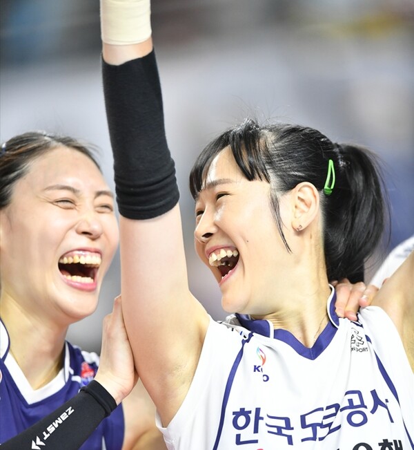 챔피언결정전 우승의 주역 배유나와 임명옥은 아직도 그날의 기억을 생생하게 간직하고 있다. /KOVO 제공