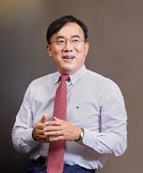 정철동 LG이노텍 대표이사 사장은 "LG이노텍은 고객, 협력회사, 지역사회 등 이해관계자와 함께 지속 성장·발전해 나가기 위해 ESG 추진 전략을 수립하고, 내실 있는 ESG경영을 실천해 나갈 것이다"고 밝혔다. /LG이노텍 제공