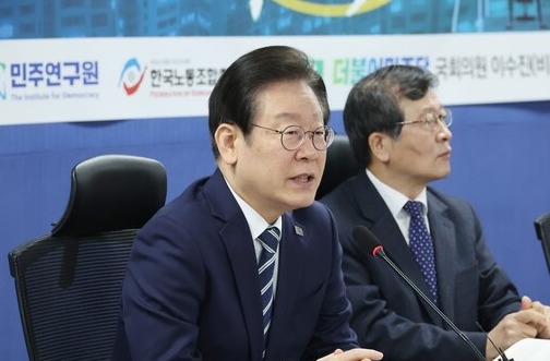 이재명 더불어민주당 대표가 29일 오전 국회 의원회관에서 열린 주 4.5일제 도입방안 마련을 위한 긴급 토론회에서 인사말을 하고 있다. /연합뉴스