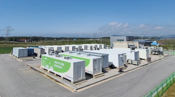 정부가 세계 최초로 ESS 종합 안전성 평가센터를 구축한다. 사진은 한전 전력연구원의 고창 전력시험센터 BESS 실증시험장 전경 / 한전 전력연구원 제공