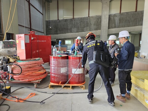 최근 2년간 실시한 신축공사장 단속에서 가장 많이 입건된 위반사항은 ‘무허가 위험물 사용’이, 가장 많이 과태료를 부과한 위반사항은 ‘임시 소방시설 미설치‧관리 소홀’인 것으로 나타났다./ 경기도 제공