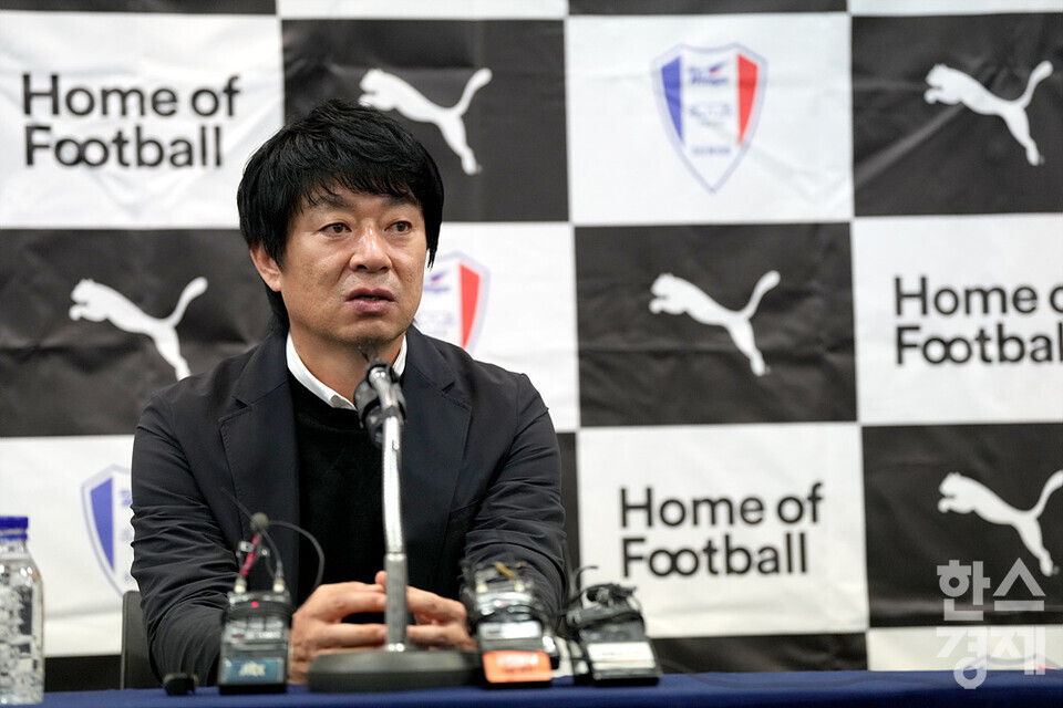 김병수 수원삼성 제8대 신임 감독이 8일 오전 경기 화성 수원삼성축구단 클럽하우스에서 열린 감독 공식 미디어데이에서 발언을 하고 있다. /김근현 기자 khkim@sporbiz.co.kr 2023.05.08.