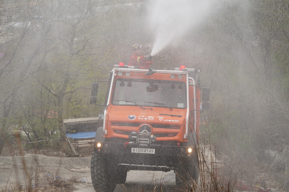 고성능산불진화차량 유니목. / 산림청 제공 