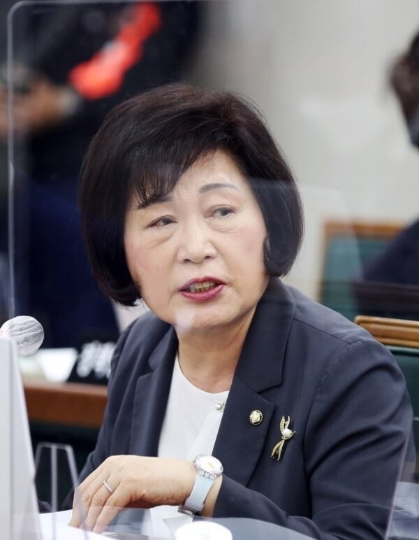 정경희 국민의힘 의원이 17일 국회 의원회관 제2세미나실에서 '바람직한 교육개혁의 방향과 과제'라는 주제로 토론회를 개최했다. /연합뉴스