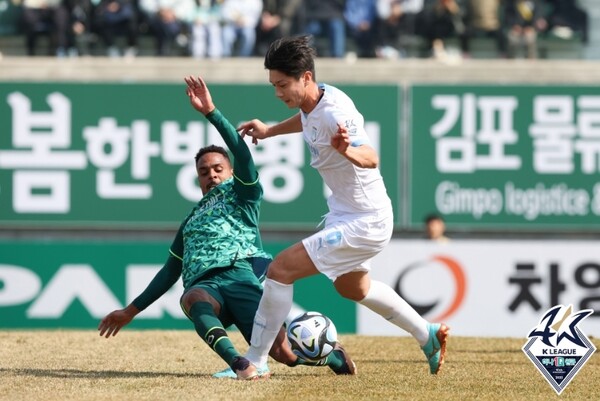 김포는 강한 압박을 앞세워 리그 최저 실점을 기록 중이다. /한국프로축구연맹 제공