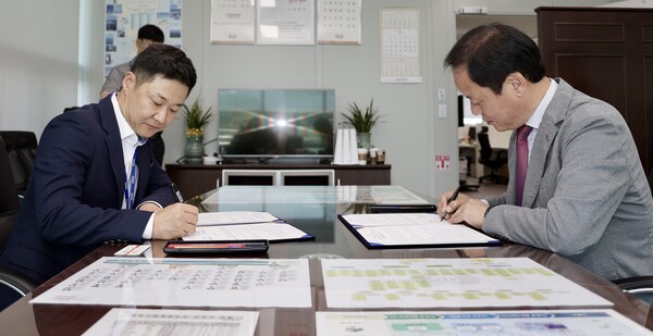 한전KDN이 미래전자와 나주 한전KDN 전력ICT기술원에서 ‘수소에너지 ICT분야 기술 및 사업개발 협력’을 위한 업무협약을 체결했다. / 한전KDN 제공 