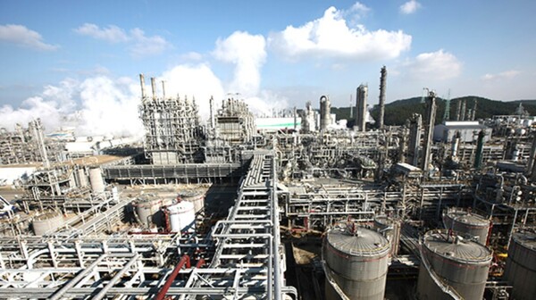 롯데케미칼의 주력 사업장 중 한 곳인 충남 대산공장 노동조합이 전국민주노동조합총연맹에서 나간다. 사진은 롯데케미칼 충남 대산공장 / 롯데케미칼 제공