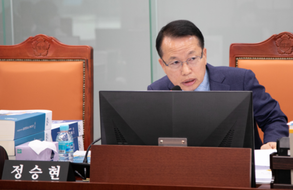  정승현 의원(더불어민주당, 안산4)이 16일 ‘2022 회계연도 경기도 결산 심사’에서 경기도 특별조정교부금 및 통합재정안정화기금의 적극적인 활성화 방안 마련을 촉구했다./ 경기도의회 제공
