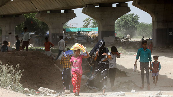인도의 낮 한때 최고 기온이 45도에 웃돌면서 사망자가 속출했다. / 연합뉴스. 