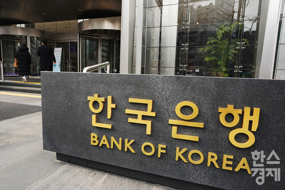 한국은행이 14일 발표한 '2023년 4월 통화 및 유동성 동향'에 따르면 4월 평균 광의 통화량(M2 기준)은 3797조원으로 3월보다 13조 1000억원(0.3%) 감소했다. /한스경제 DB