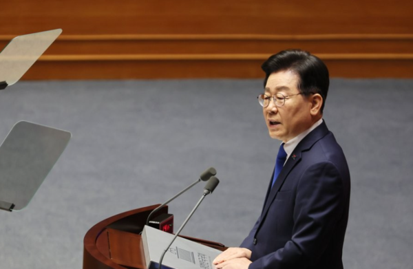 이재명 더불어민주당 대표가 19일 오전 국회에서 열린 본회의에서 교섭단체 대표연설을 하고 있다. /연합뉴스