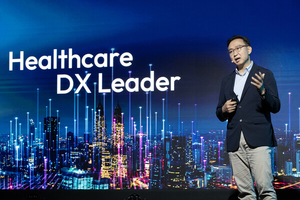 KT 헬스케어사업단장 임승혁 상무가 AI케어 사업에 대해 설명하고 있다. /KT