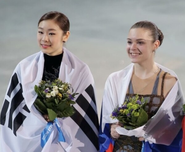 2014 소치 동계올림픽 당시 김연아와 소트니코바. /연합뉴스