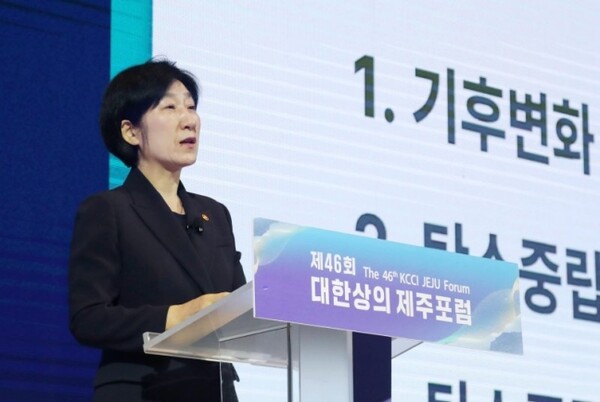한화진 환경부 장관이 2023 대한상의 제주포럼에서 강연하고 있다. / 대한상의 제공.