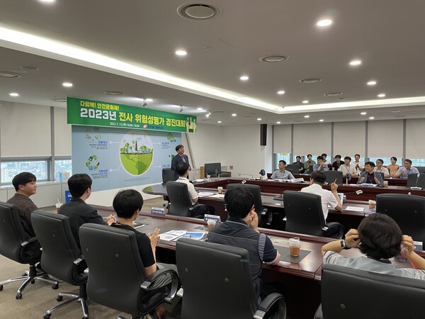 한국동서발전은 13일 협력회사와 함께 ‘다함께! 안전문화제! 위험성평가 경진대회’를 개최했다. 