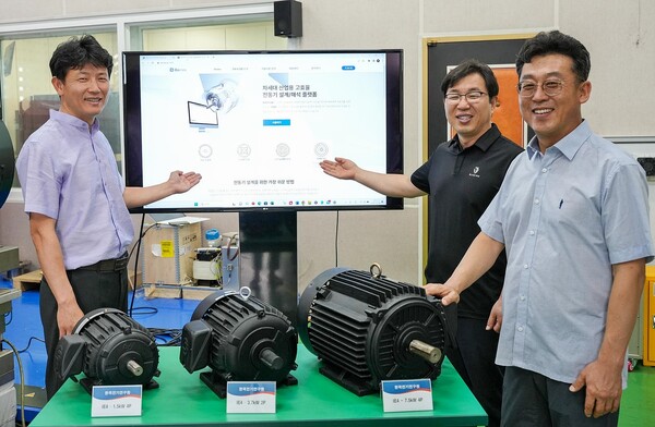 한국전기연구원 연구팀(왼쪽부터 한필완·김동준·최재학 박사)이 슈퍼 프리미엄급(IE4)급 산업용 전동기를 개발하고, 기술 확산을 위한 오픈 플랫폼 구축에도 성공했다. / KERI 제공. 
