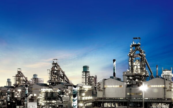 올해 70주년을 맞은 현대제철이 ‘2050년 탄소중립’을 선언하고, 2030년까지 직·간접 탄소 배출량 12% 감축에 나서는 등 저탄소 공정을 고도화하고 있다. / 현대제철 제공 현대제철2 : 탄소중립 생산체제 전환 계획 / 현대제철 제공