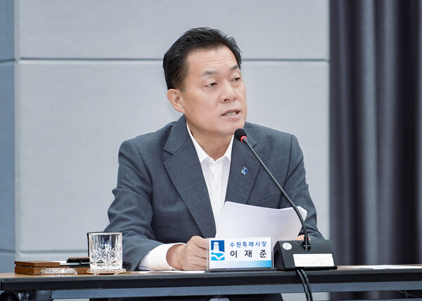 이재준 수원특례시장이 시민과의 소통플랫폼인 새빛톡톡의 성공을 위한 공직자들의 관심과 협조를 요청했다./ 수원특례시 제공