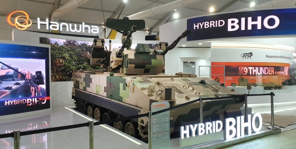 한화 방산계열사들은 지난 2월 인도 최대 방산 전시회 디펙스포(DefExpo) 2020에 참가, 최신 대공무기 비호복합 실물을 공개했다. /한화그룹 제공