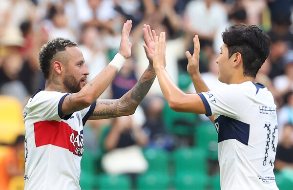 네이마르와 이강인. /연합뉴스