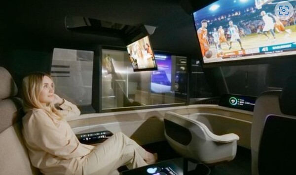 LG디스플레이가 지난 1월 발표한 초대형·슬라이더블·투명 OLED 등 차량용 디스플레이가 탑재된 완전 자율주행 콘셉트카 / LG디스플레이