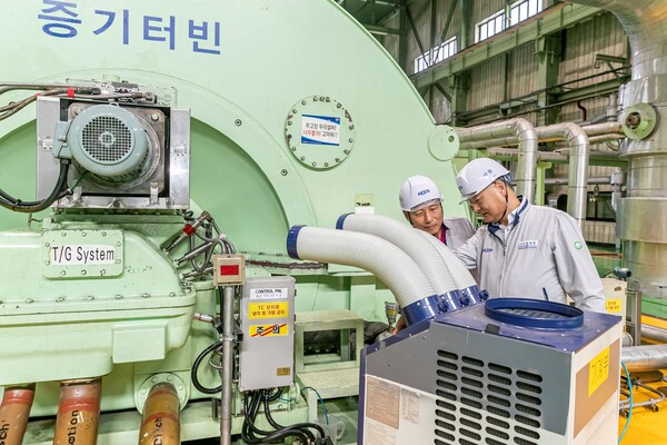 남동발전은 4일 김회천 사장이 경기도 성남시 분당발전본부를 방문해 사업소 발전설비 운영상황을 직접 확인하고 폭염과 태풍 관련 대응 현황을 집중 지도·점검했다고 밝혔다.