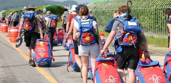 잼버리 야영장에서 철수 중인 영국 단원들. /연합뉴스 제공