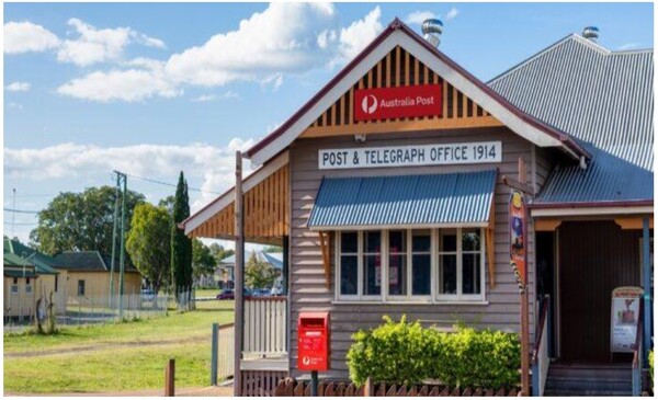 지역 우체국에서 은행 대리 업무를 수행하고 있는 호주 /호주 우정국