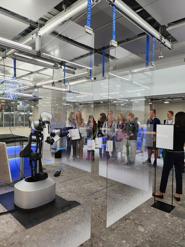 핀란드와 리히텐슈타인, 영국 등 3개국 잼버리 대원들은 9일부터 10일까지 중원청소년수련관 등 5개 청소년수련관에서 전통공예와 전통놀이체험, 한국음식 만들기, 목공, 도예, 공예, K팝 댄스, VR체험 등을 시전했다./ 성남시 제공