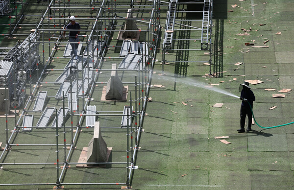 잼버리 K팝 콘서트 구조물이 설치되고 있는 서울월드컵경기장의 모습. /연합뉴스