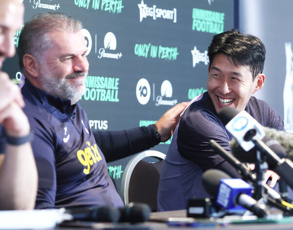 엔제 포스테코글루 감독과 손흥민. /토트넘 홋스퍼 홈페이지