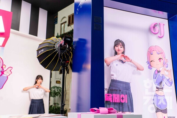 SK텔레콤이 친근한 AI 경험을 제공하기 위해 서울 잠실 롯데월드에 오픈한 ‘A. 프렌즈 팝업스토어’가 오픈 이틀 만에 일 평균 3000명이 방문하는 등 높은 호응을 얻고 있다. / SK텔레콤