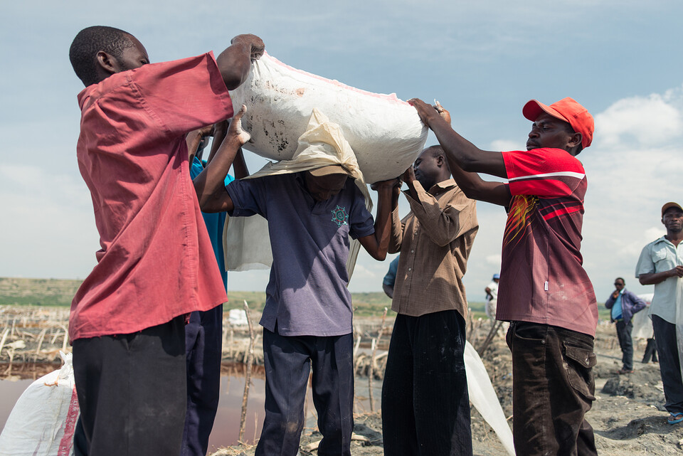 '부채 정의'를 추구하는 비정부기구(NGO) 'Debt Justice'가 최근 발표한 연구보고서에 따르면 2011년 이후 전 세계 남반구 국가들의 부채는 150% 증가했다. 그 중 54개 국가가 부채 위기에 처해 기후위기 해결보다 부채 상환에 5배 더 많은 비용을 지출해야 하는 상황이다. 