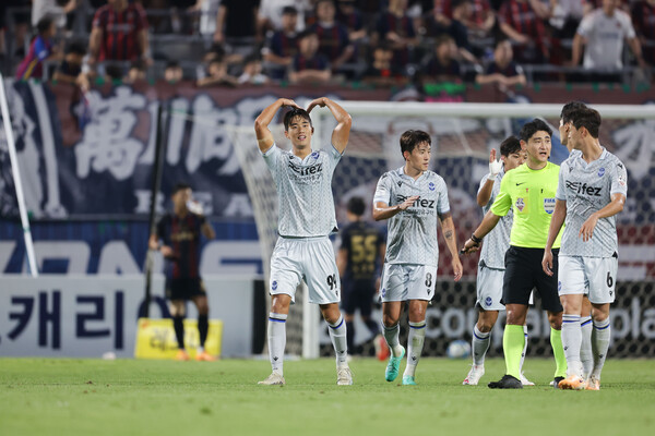 천성훈이 선제골을 기록한 뒤 세리머니를 하고 있다. /한국프로축구연맹 제공
