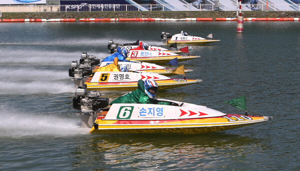 미사리경정장에서 손지영이 가장 빠른 스타트로 경주를 출발하고 있다. /국민체육진흥공단 제공