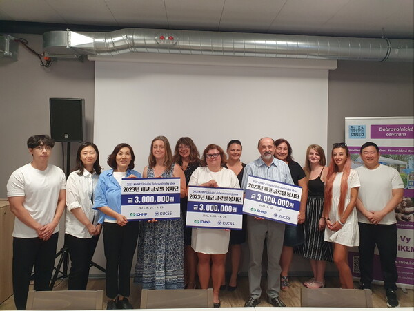 한수원과 한국대학사회봉사협의회가 지난 16일부터 25일까지 체코 글로벌 봉사활동을 펼쳤다.(사진=한국수력원자력)