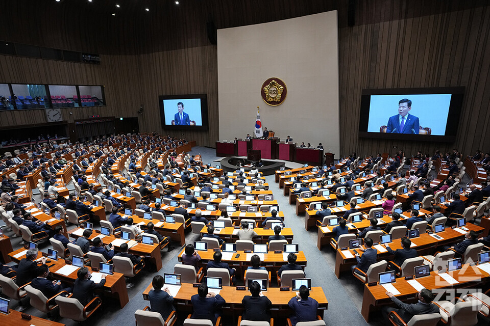 1일 오후 서울 여의도 국회 본청 본회의장에서 410회 정기국회 개회식서 김진표 국회의장이 개회사를 하고 있다. 이날 김 의장은 국회와 정부는 민생문제를 해결하기 위해 비상한 관심을 기울여야 한다고 말했다. /최대성 기자 dpdaesung@sporbiz.co.kr 2023.09.01.